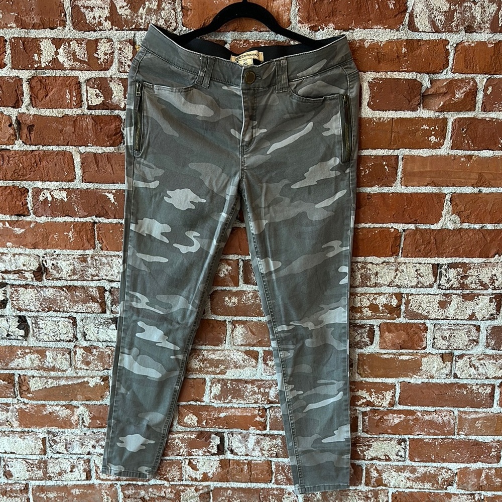 Camouflage Skinny Pants